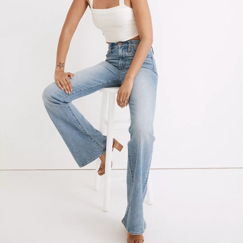 31 Madewell The Perfect Vintage Flare Jean in Delavan Wash - Picture 3 of 4